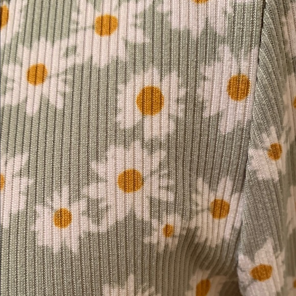 Bluenotes Floral V-Neck Long Sleeve Top - Green - Picture 11 of 12